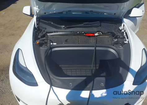 2022 Tesla Model Y Performance Dual Motor All-Wheel Drive z USA, uszkodzony, nr VIN 7SAYGDEF2NF519002